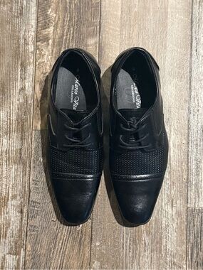 Black Men’s Lace-Up Oxford